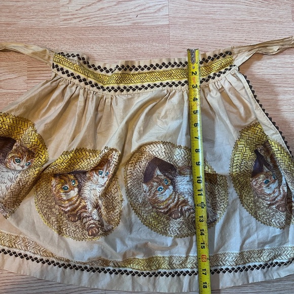 Cream‎ and White Smocked Bubble Apron Jeweled Eyes - Picture 4 of 5